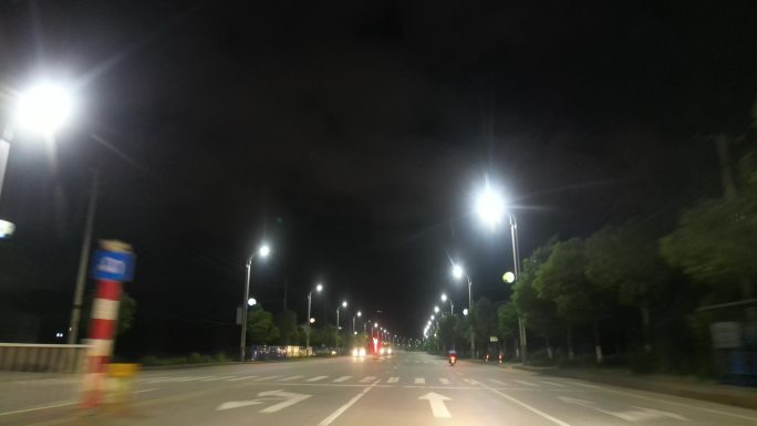 夜晚马路