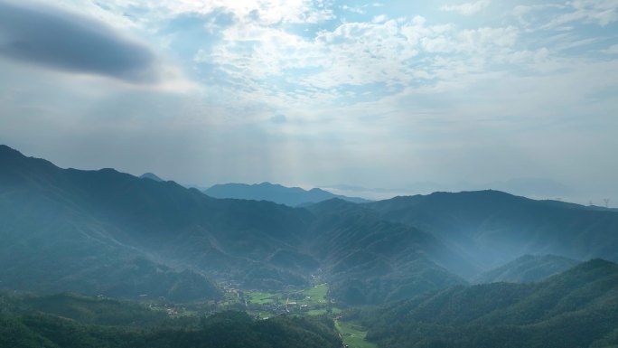 4K航拍大围山深山大山原始森林丛林峻岭3