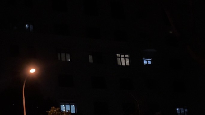 加班大楼窗户深夜 窗外夜晚夜灯晚上亮灯