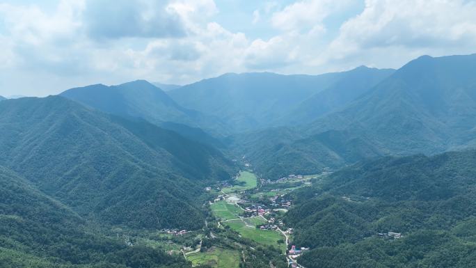 4K航拍深山大山隐居山村大山生活