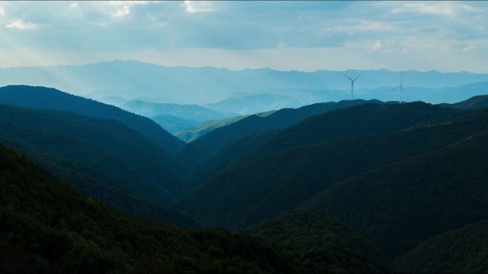 云南风力发电青山间扫光