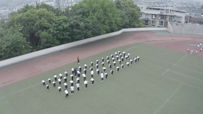 中学老师体育教学航拍