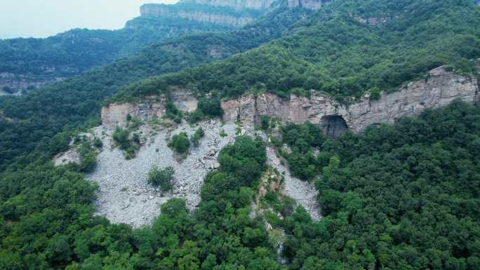 山体崩塌植被破坏