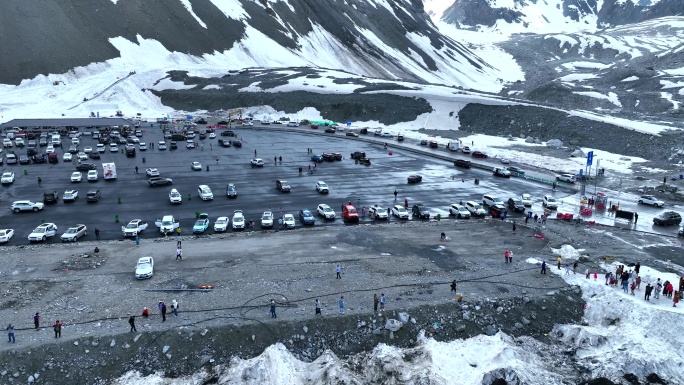 雪山公路独库公路哈希勒根