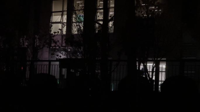 窗户晚上夜灯深夜 灯光窗外亮灯大楼夜景