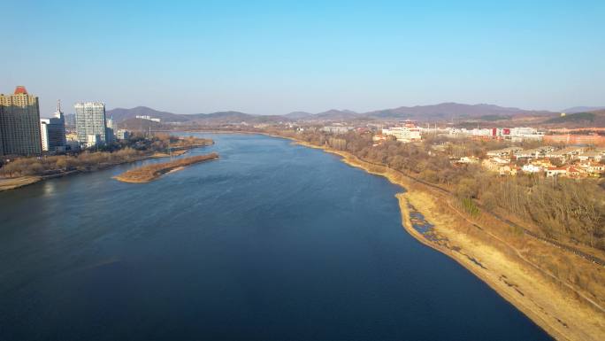 吉林市冬季城市建筑风光松花江江湾大桥航拍