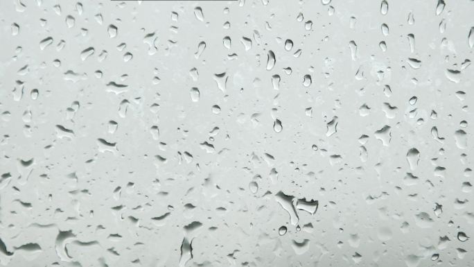窗户水珠雨滴下雨