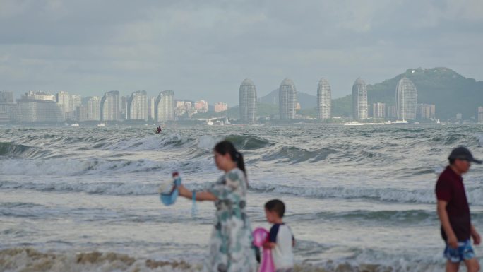 沙滩人群