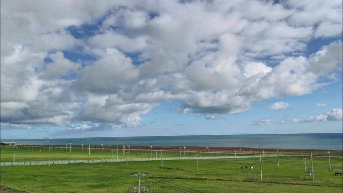 青海湖雨后蓝天白云