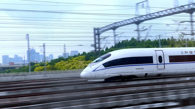 实拍高铁动车疾驰