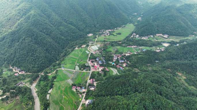 4K航拍深山大山隐居山村大山生活5