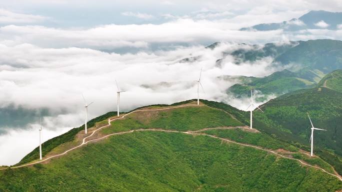 航拍云海中的高山风电场