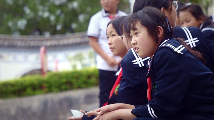 希望小学山区学校留守儿童上课