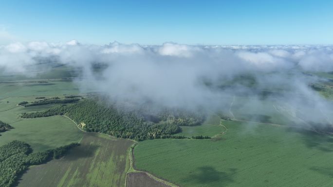 航拍云雾中的科洛火山