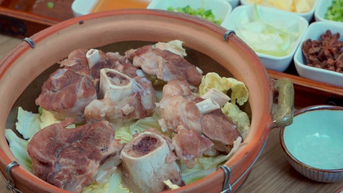炖羊肉砂锅美食制作冬日进补温暖食材日式