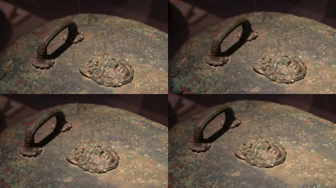 外国文物：新亚述时期 阿富汗 铜棺细节