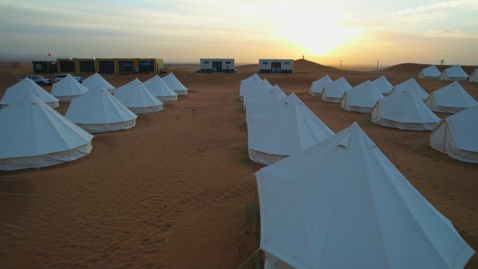 沙漠营地日出