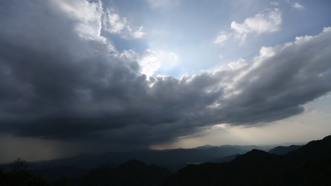 山区夏天午后雷阵雨乌云密布云层