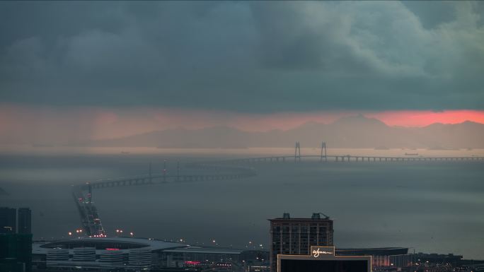 4k高画质 珠海中心港珠澳大桥雨幕金光