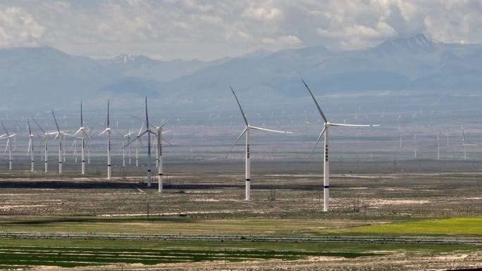 4k航拍大西北清洁能源风力发电
