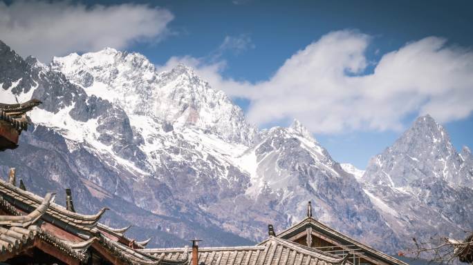 丽江白沙古镇与玉龙雪山