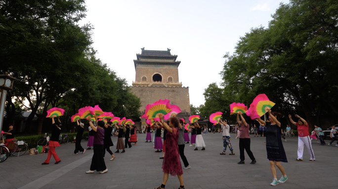 傍晚北京钟楼广场舞古典与现代的相遇含延时