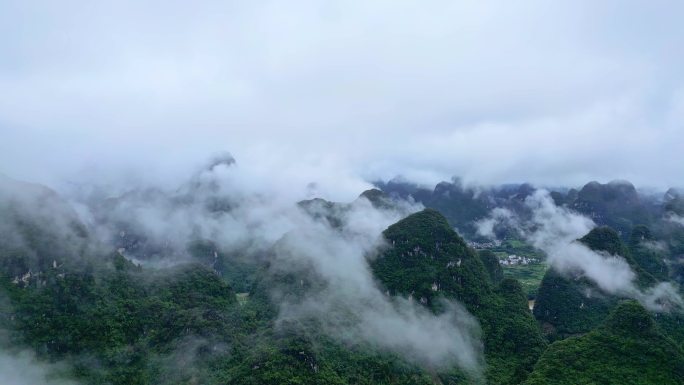 桂林相公山大面山漓江云海