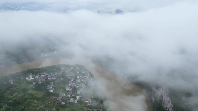 桂林相公山大面山漓江云海