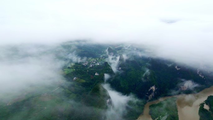 桂林相公山大面山漓江云海