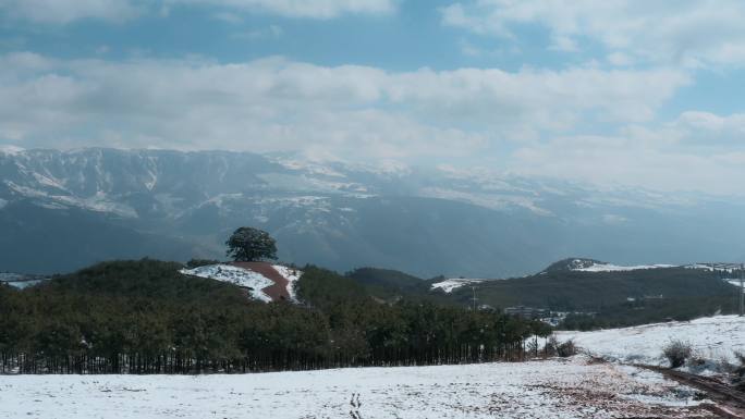 冬季云南红土地雪景视频积雪覆盖山川大地