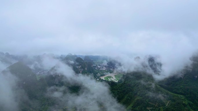 桂林相公山大面山漓江云海