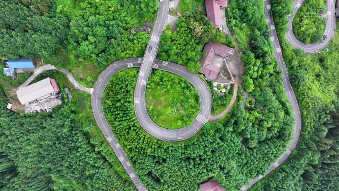 乡村振兴——什邡市石门洞村山路蜿蜒