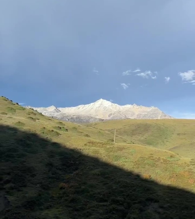 川西雪山 雪山远眺 高原雪山 旅游素材