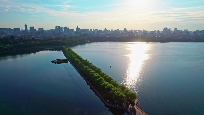 西湖日出 西湖白堤