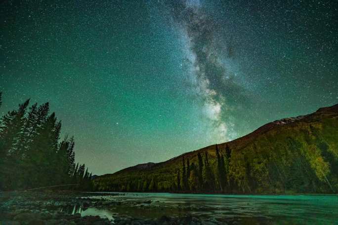 新疆禾木吊桥星空延时