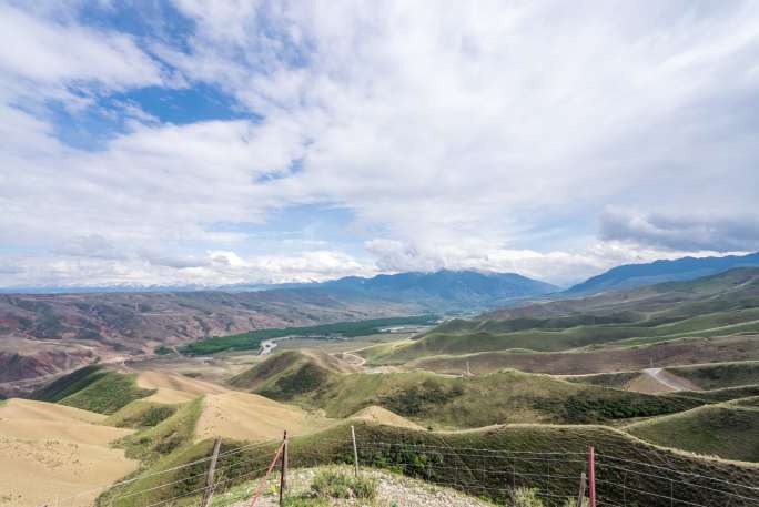 新疆阔克苏大峡谷光影延时白天