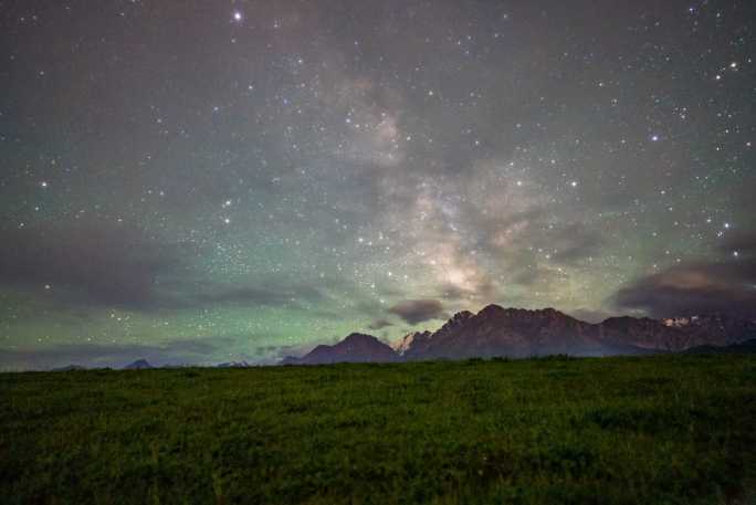 新疆鹿角湾星空延时