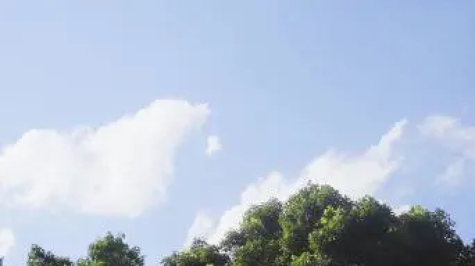 宫崎骏风格真实文艺天空可加字幕
