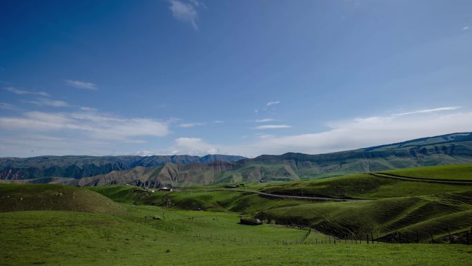 新疆草原雪山光影延时白天