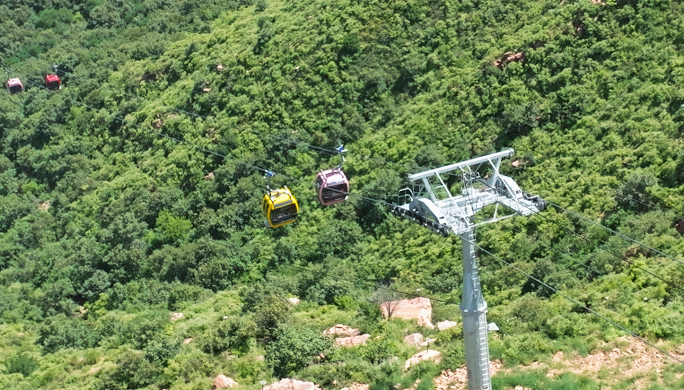 4k航拍伏羲山索道缆车