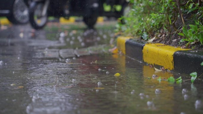 雨天小区雨水汇集