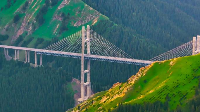 4K航拍新疆伊犁果子沟大桥自然风景