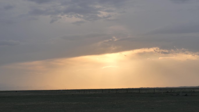 草原夕阳剪影