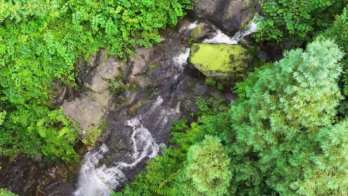 碧水青山——航拍四川省什邡市蓥华山一线天