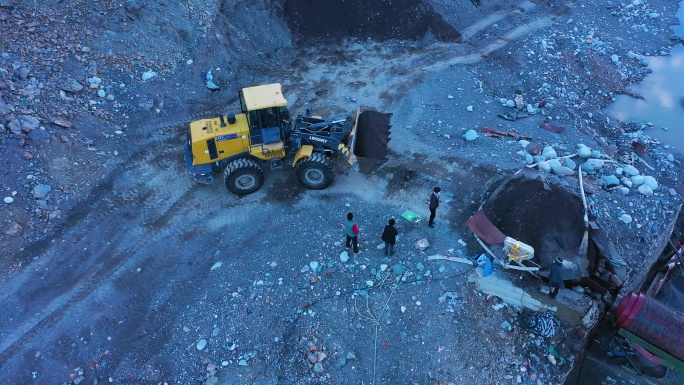 矿山 水泥厂 采沙场 挖掘机  挖沙