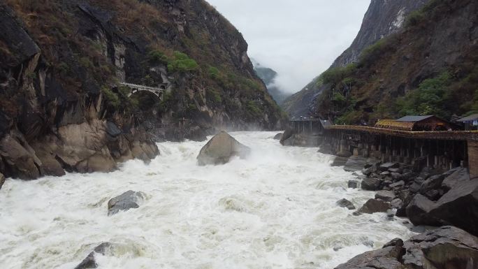 云南丽江香格里拉虎跳峡无人机航拍