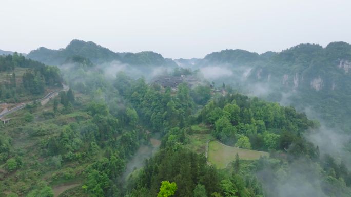 4K航拍湘西花垣县云雾中十八洞村7