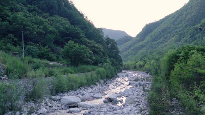 山景河道晨光唯美夏景