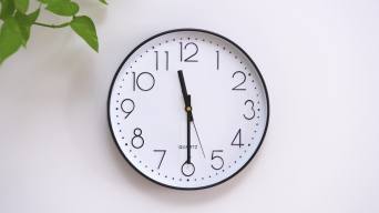 实拍时钟 11点30视频素材