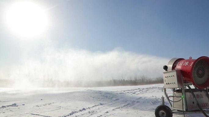 滑雪场造雪机造雪